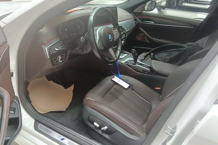 Used BMW 5 Series 2022 Second Facelift 530Li Leading Edition M Sport Package Left Front Seat