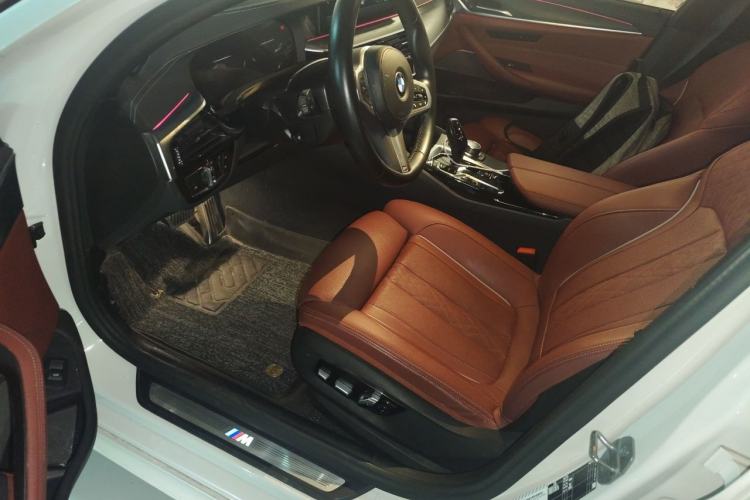 Used BMW 5 Series 2022 Restyled 530Li Luxury Edition M Sport Package Left Front Seat