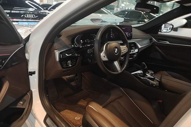 Used BMW 5 Series 2022 Second Facelift 530Li Leading Edition M Sport Package Left Front Seat