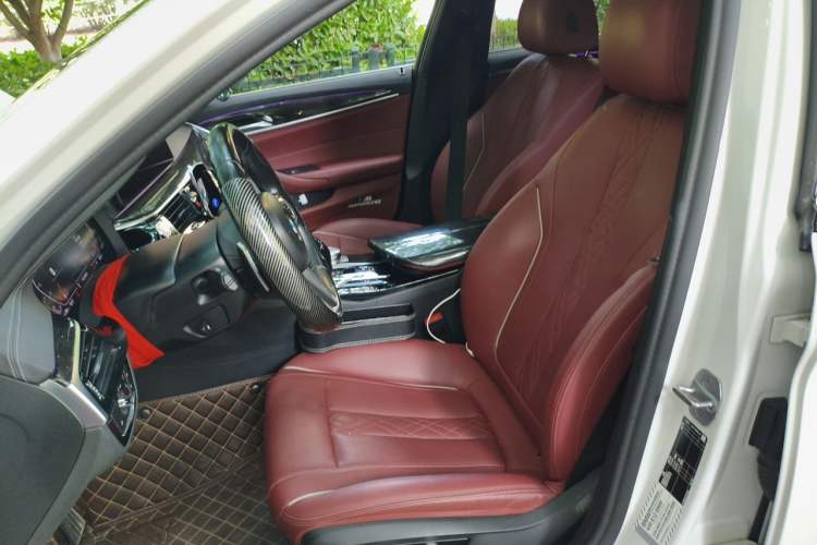 Used BMW 5 Series 2022 Restyled 530Li Leading Edition M Sport Package Left Front Seat