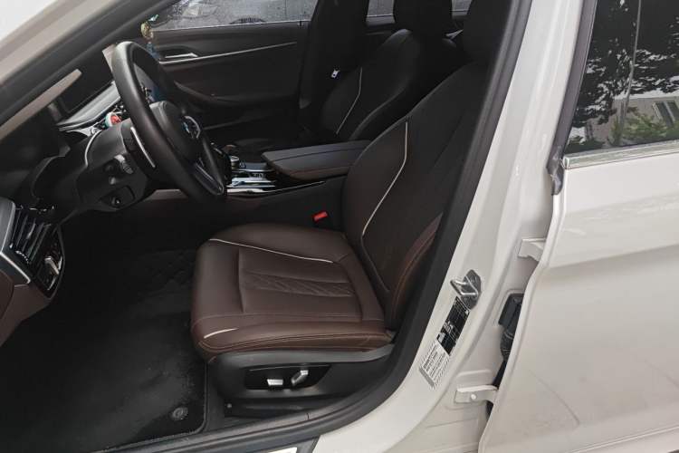 Used BMW 5 Series 2022 Restyled 530Li Leading Edition M Sport Package Left Front Seat