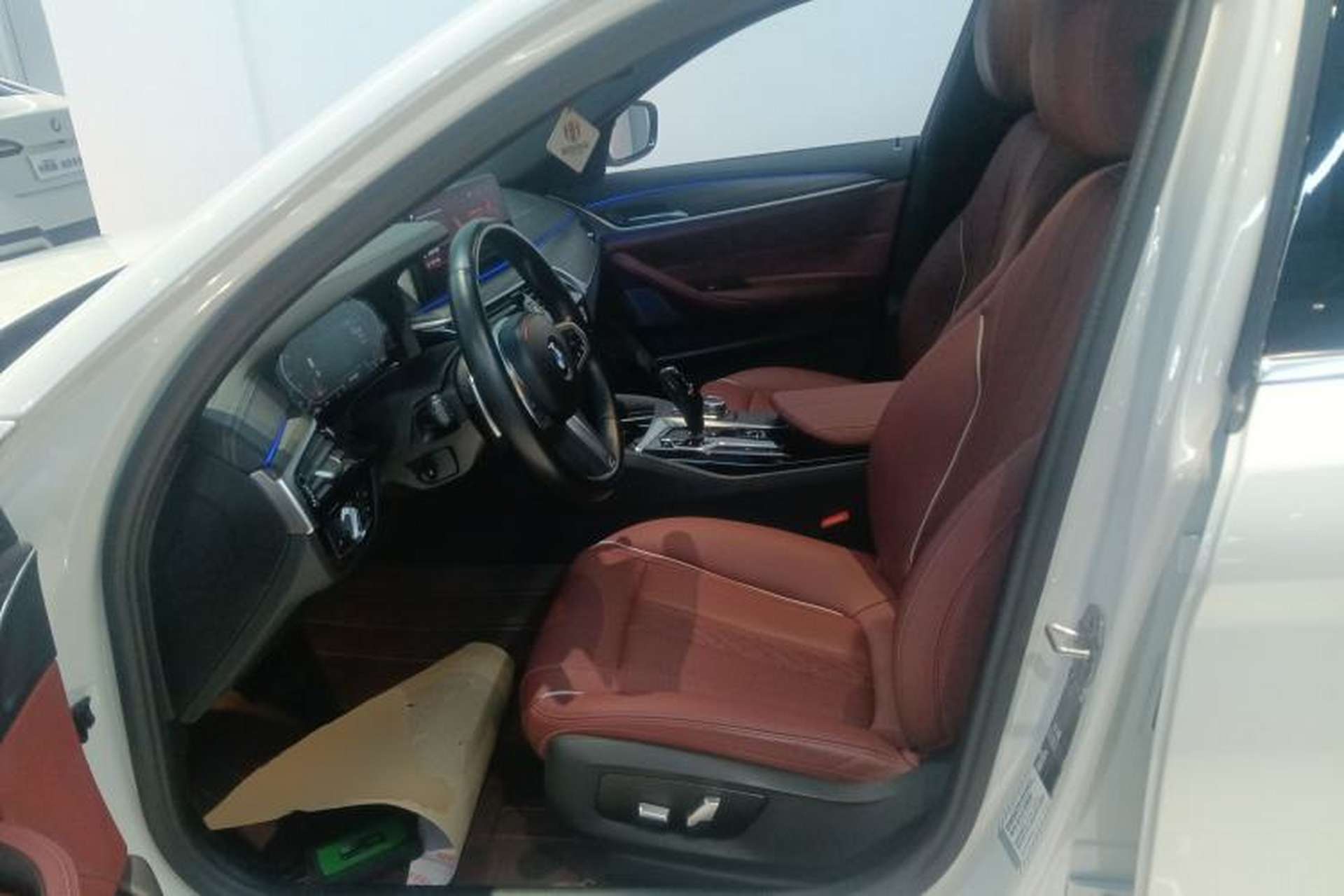 Used BMW 5 Series 2022 Restyled 530Li Leading Edition M Sport Package Left Front Seat