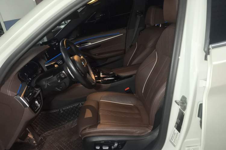 Used BMW 5 Series 2022 Second Facelift 530Li Luxury Version M Sport Package Left Front Seat