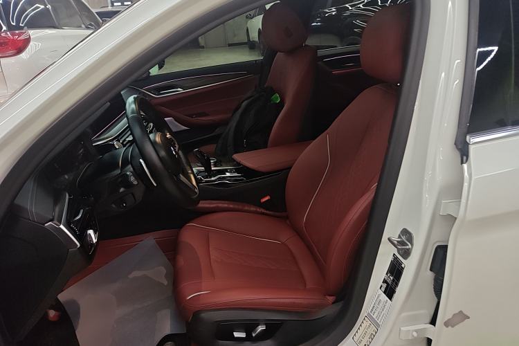 Used BMW 5 Series 2022 Restyled 530Li Leading Edition M Sport Package Left Front Seat