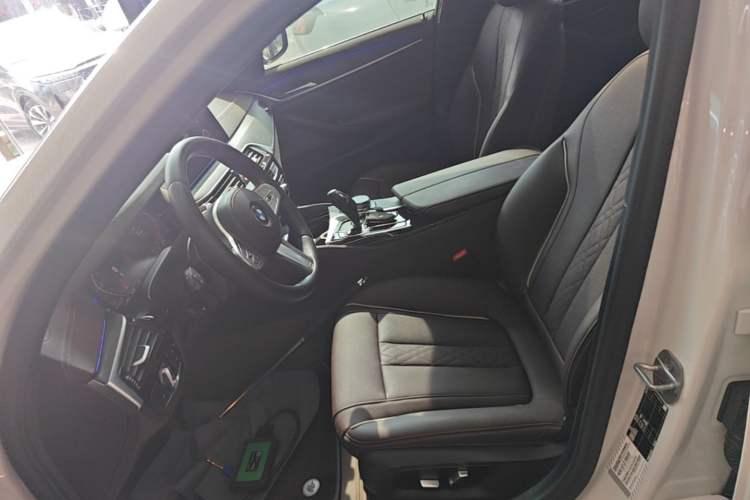 Used BMW 5 Series 2022 Second Facelift 530Li Leading Edition M Sport Package Left Front Seat