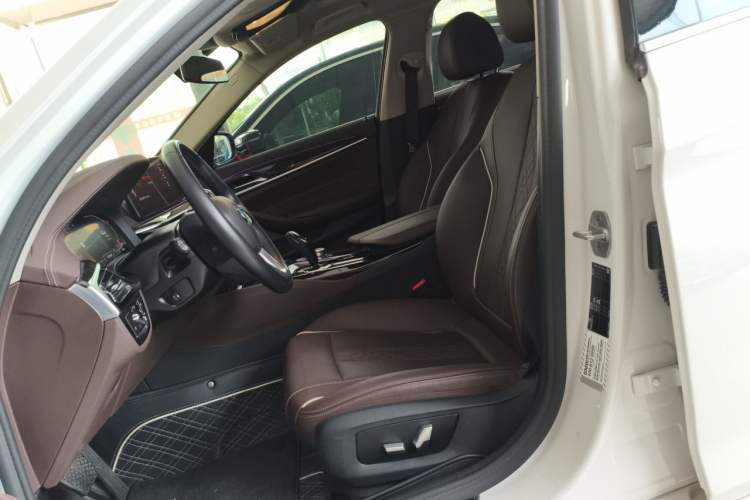 Used BMW 5 Series 2022 Restyled 525Li Luxury Package Left Front Seat