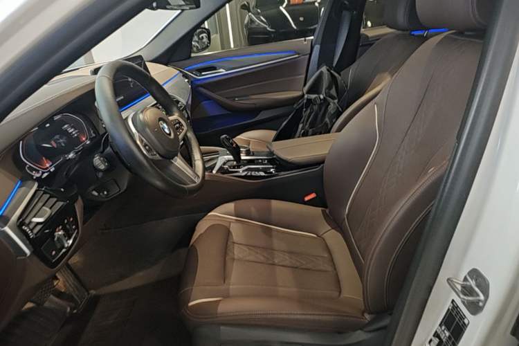Used BMW 5 Series 2022 Restyled 530Li Leading Edition M Sport Package Left Front Seat