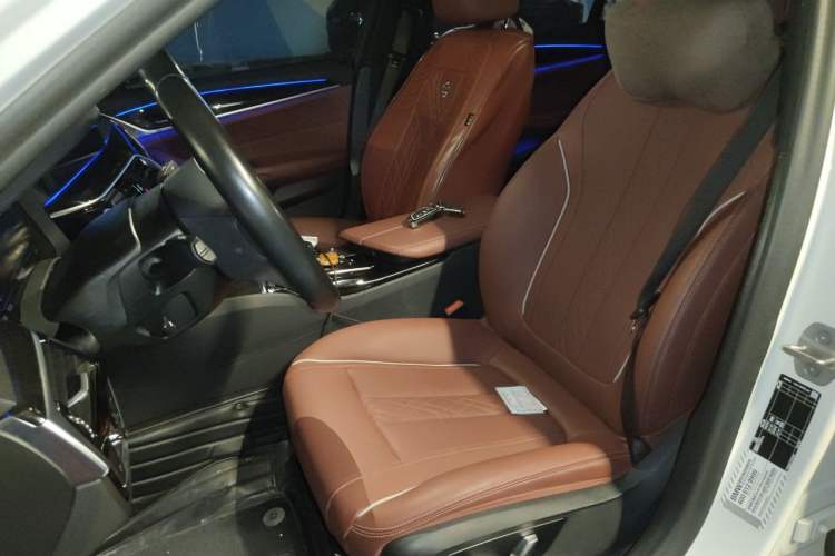 Used BMW 5 Series 2022 525Li M Sport Package Left Front Seat