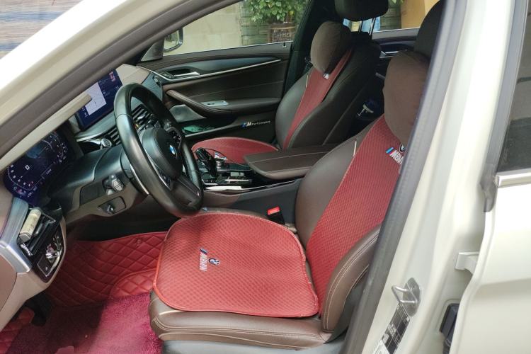 Used BMW 5 Series 2022 Second Facelift 530Li Leading Edition M Sport Package Left Front Seat
