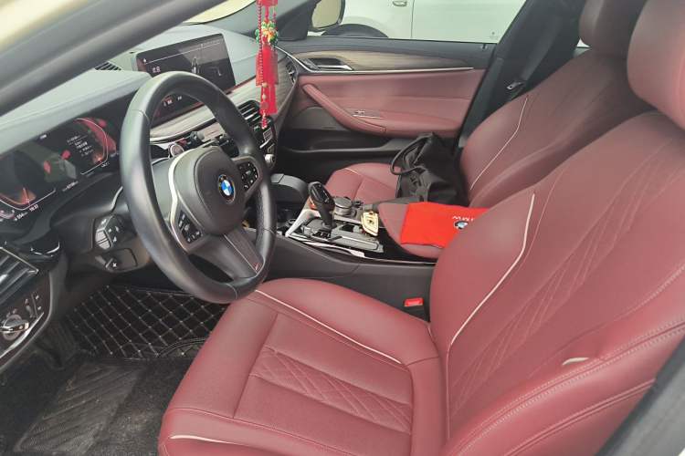 Used BMW 5 Series 2022 Restyled 530Li Leading Edition M Sport Package Left Front Seat
