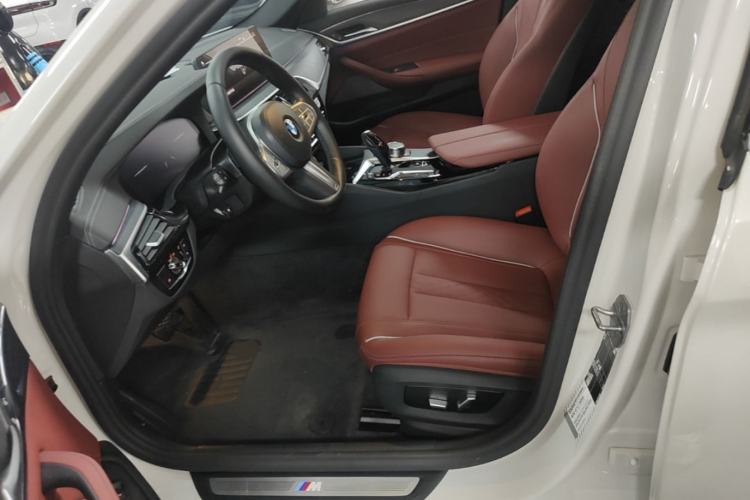 Used BMW 5 Series 2022 Second Facelift 530Li Leading Edition M Sport Package Left Front Seat