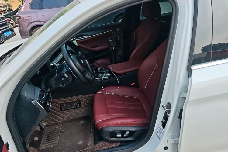 Used BMW 5 Series 2022 Restyled 530Li Leading Edition M Sport Package Left Front Seat