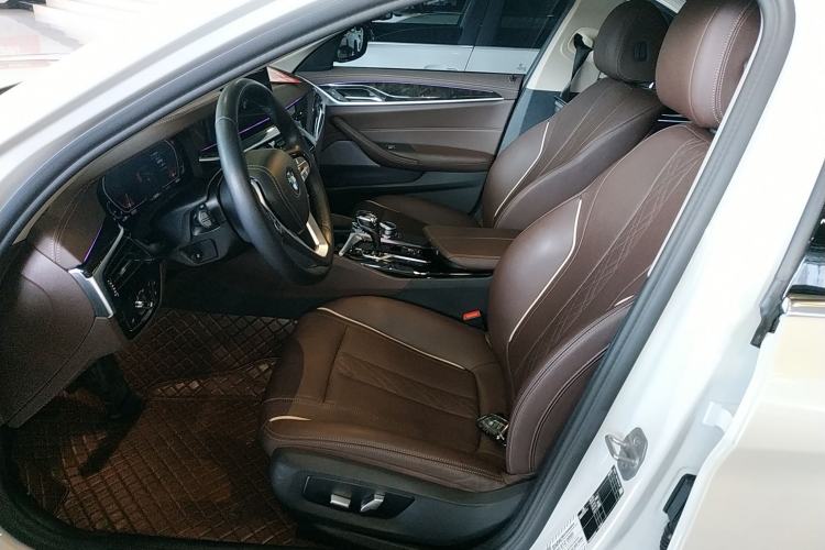 Used BMW 5 Series 2022 Restyled 525Li Luxury Package Left Front Seat