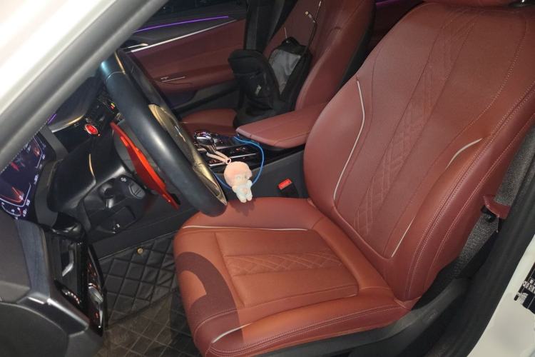 Used BMW 5 Series 2022 Restyled 530Li Leading Edition M Sport Package Left Front Seat