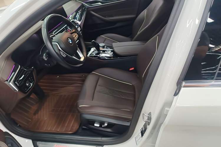Used BMW 5 Series 2022 Second Facelift 525Li Luxury Package Left Front Seat
