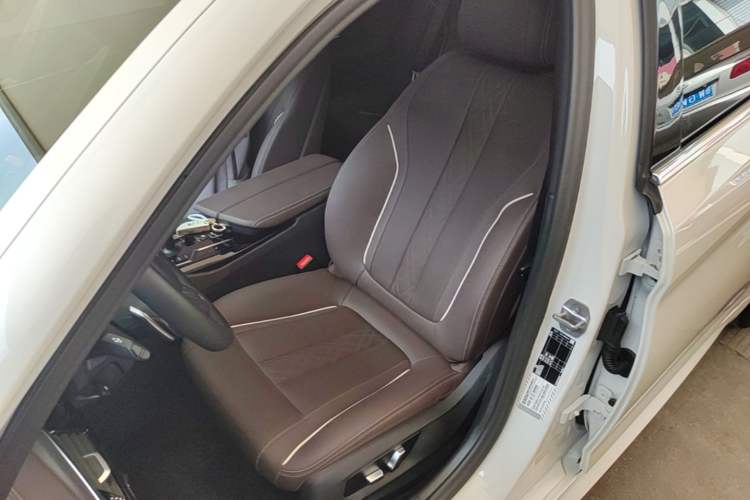 Used BMW 5 Series 2022 Second Facelift 530Li Leading Edition M Sport Package Left Front Seat