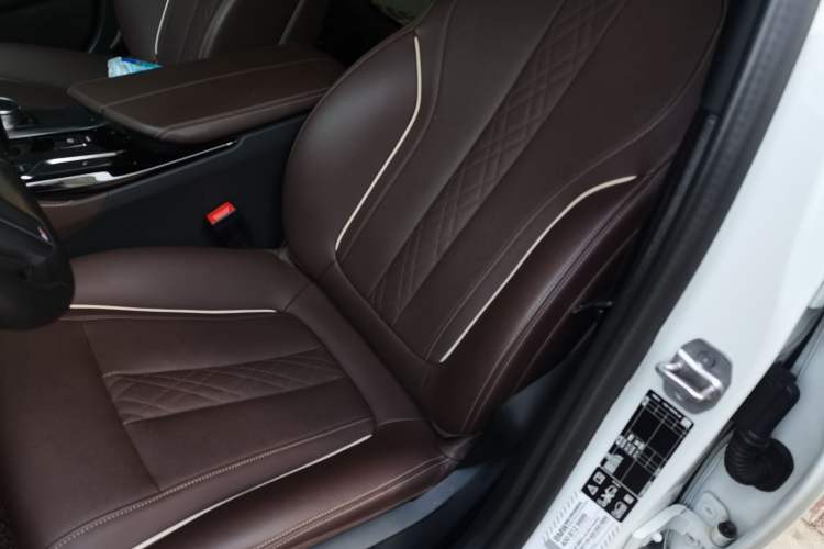 Used BMW 5 Series 2022 Second Facelift 530Li xDrive M Sport Package Left Front Seat