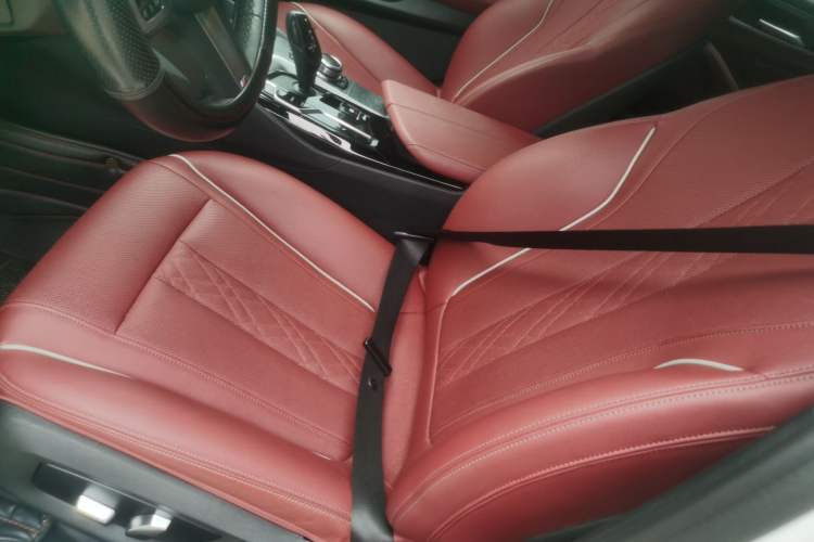 Used BMW 5 Series 2022 Restyled 530Li Leading Edition M Sport Package Left Front Seat