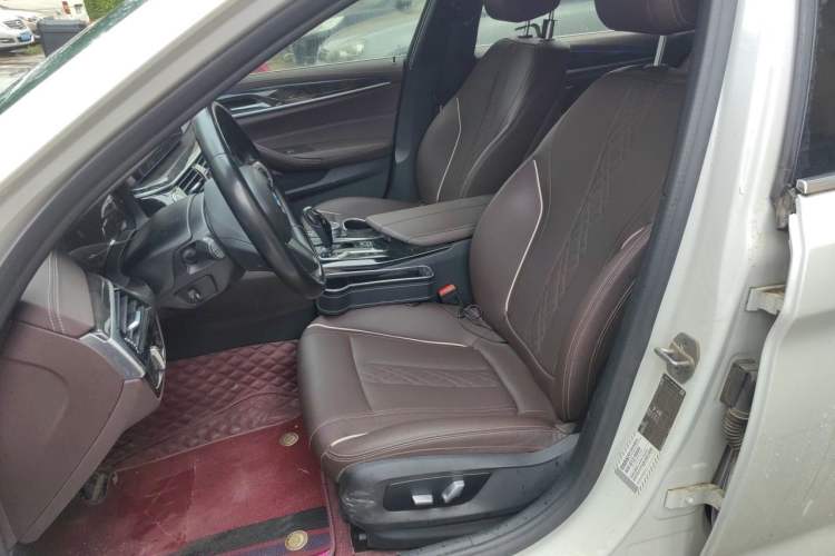 Used BMW 5 Series 2022 525Li M Sport Package Left Front Seat
