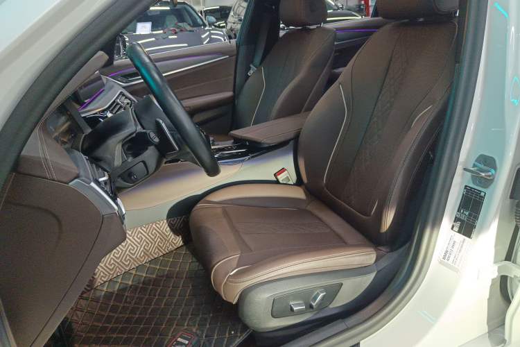 Used BMW 5 Series 2022 Second Facelift 530Li Leading Edition M Sport Package Left Front Seat