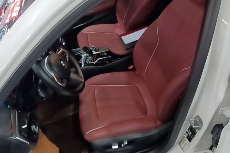 Used BMW 5 Series 2022 Restyled 530Li Leading Edition M Sport Package Left Front Seat
