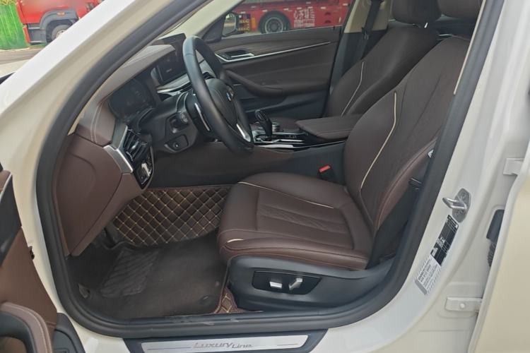 Used BMW 5 Series 2022 Updated 530Li Leading Edition Luxury Package Left Front Seat