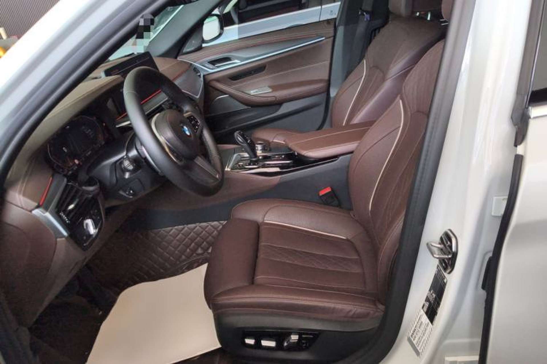 Used BMW 5 Series 2022 Second Facelift 530Li Luxury Version M Sport Package Left Front Seat