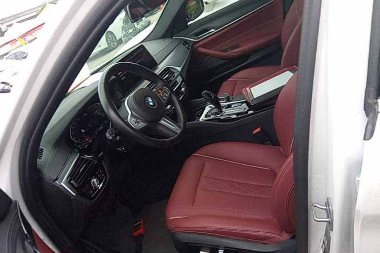 Used BMW 5 Series 2022 Second Facelift 530Li Leading Edition M Sport Package Left Front Seat