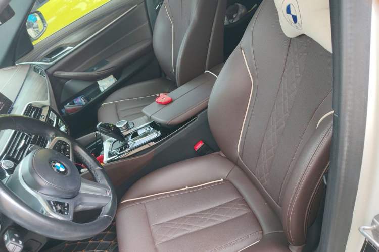 Used BMW 5 Series 2022 Second Facelift 530Li Leading Edition M Sport Package Left Front Seat