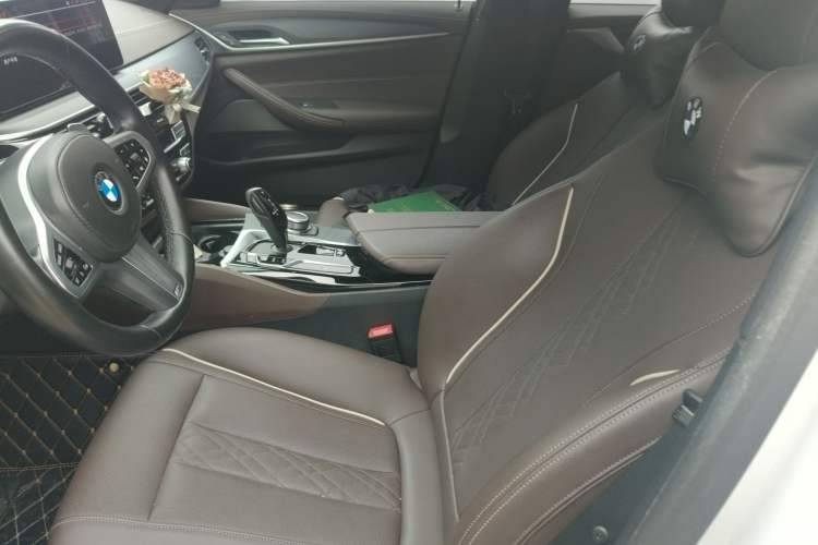 Used BMW 5 Series 2022 Restyled 530Li Leading Edition M Sport Package Left Front Seat