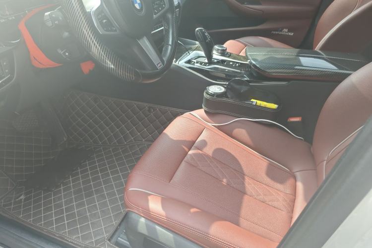 Used BMW 5 Series 2022 Restyled 530Li Leading Edition M Sport Package Left Front Seat