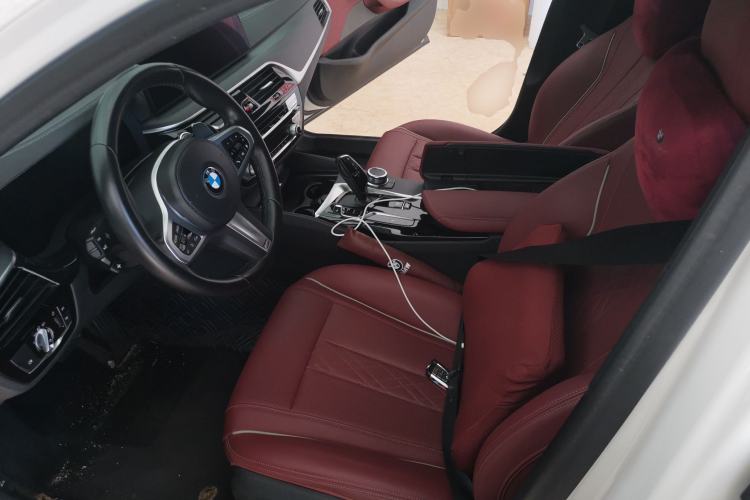 Used BMW 5 Series 2022 Restyled 530Li Leading Edition M Sport Package Left Front Seat