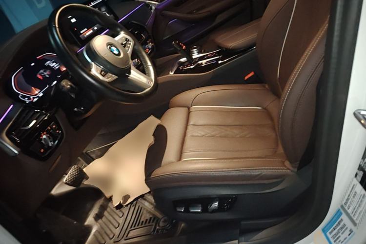 Used BMW 5 Series 2022 Second Facelift 530Li Luxury Version M Sport Package Left Front Seat