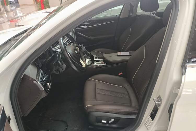 Used BMW 5 Series 2022 525Li Luxury Package Left Front Seat