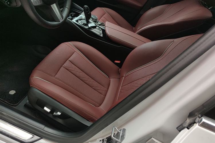 Used BMW 5 Series 2022 Second Facelift 530Li Leading Edition M Sport Package Left Front Seat