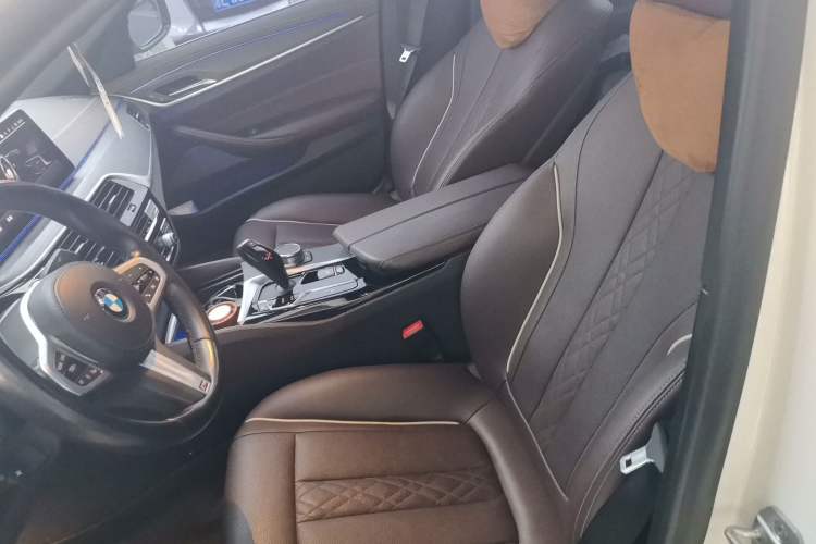 Used BMW 5 Series 2022 Restyled 530Li Leading Edition M Sport Package Left Front Seat