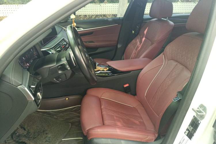 Used BMW 5 Series 2022 Second Facelift 530Li Luxury Version M Sport Package Left Front Seat