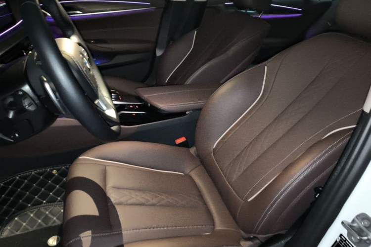 Used BMW 5 Series 2022 Second Facelift 530Li xDrive Luxury Package Left Front Seat