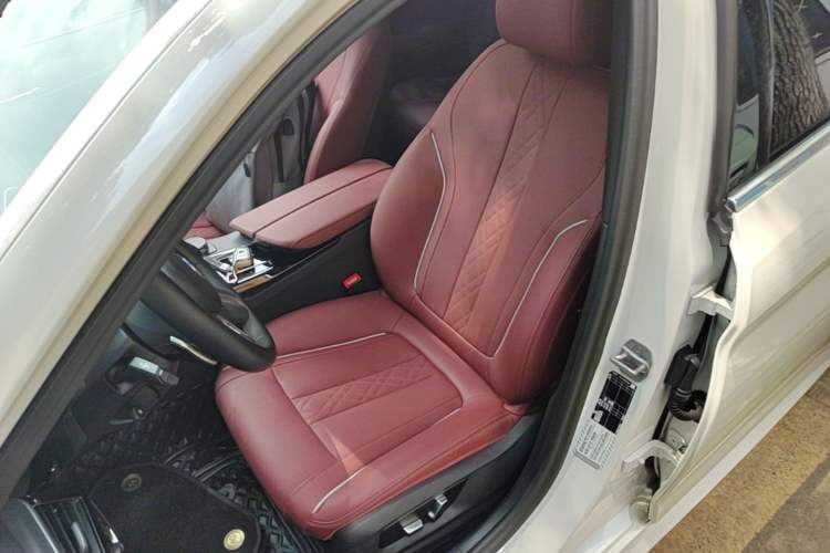 Used BMW 5 Series 2022 Second Facelift 530Li Leading Edition M Sport Package Left Front Seat
