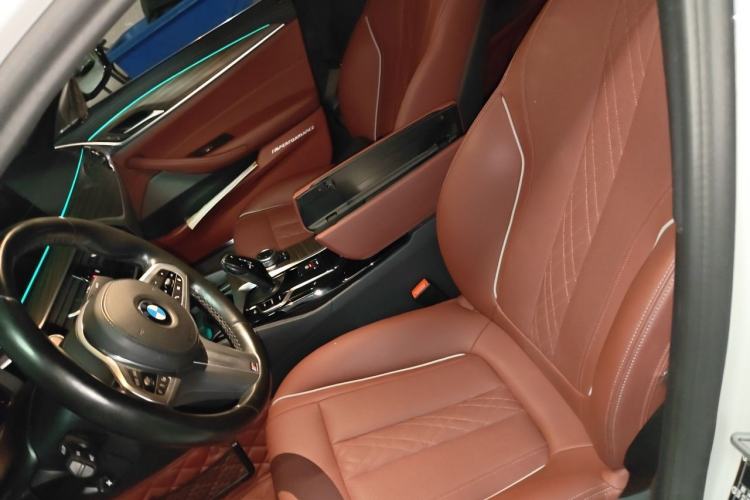 Used BMW 5 Series 2022 Restyled 530Li Leading Edition M Sport Package Left Front Seat