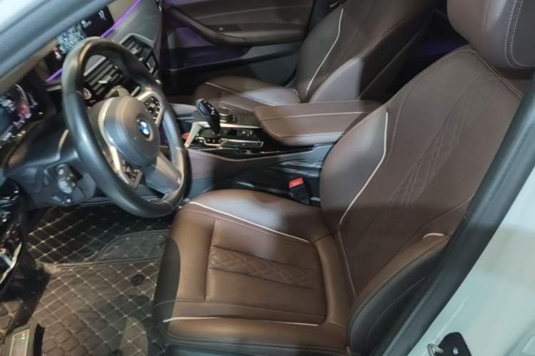 Used BMW 5 Series 2022 Restyled 530Li Leading Edition M Sport Package Left Front Seat