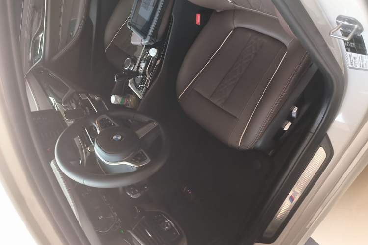 Used BMW 5 Series 2022 Restyled 525Li M Sport Package Left Front Seat