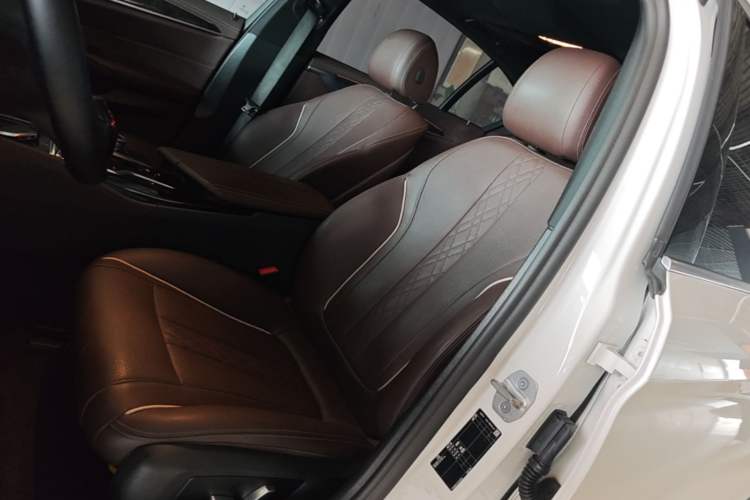 Used BMW 5 Series 2022 Restyled 525Li M Sport Package Left Front Seat