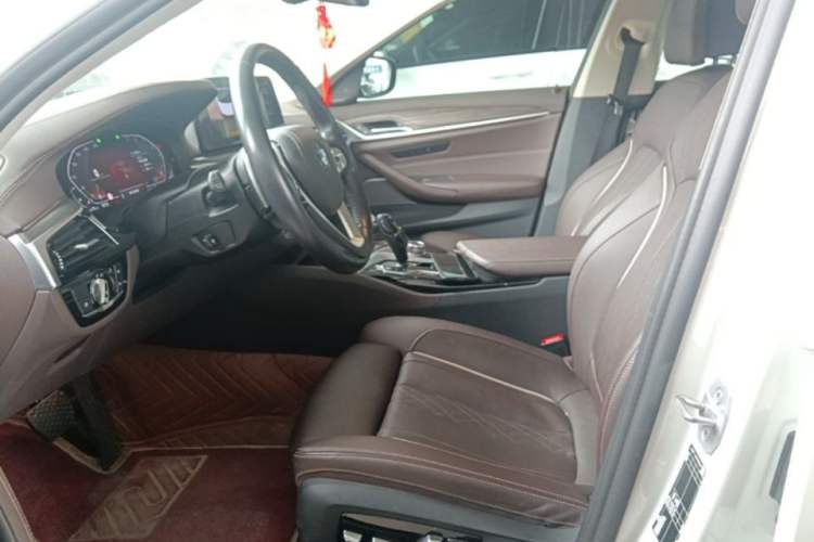 Used BMW 5 Series 2022 Second Facelift 530Li Luxury Edition Premium Package Left Front Seat
