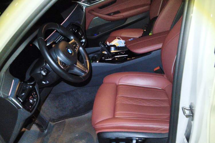 Used BMW 5 Series 2022 530Li Luxury Edition M Sport Package Left Front Seat