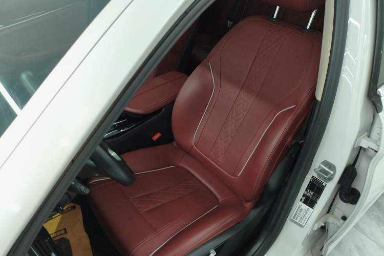 Used BMW 5 Series 2022 Restyled 525Li Luxury Package Left Front Seat