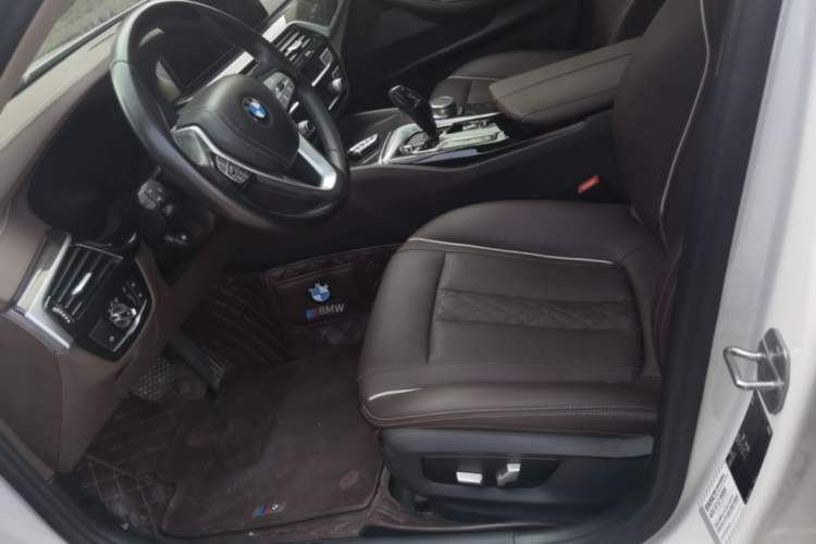 Used BMW 5 Series 2022 525Li Luxury Package Left Front Seat