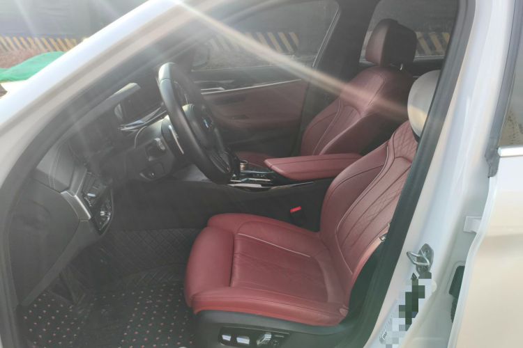 Used BMW 5 Series 2022 Restyled 530Li Luxury Edition M Sport Package Left Front Seat