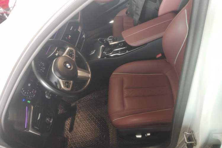 Used BMW 5 Series 2022 Restyled 530Li Leading Edition M Sport Package Left Front Seat