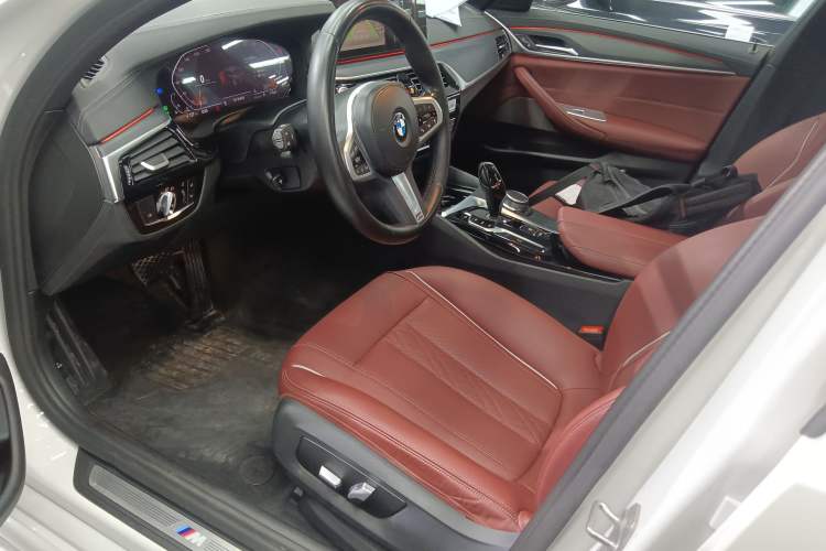Used BMW 5 Series 2022 Restyled 530Li Leading Edition M Sport Package Left Front Seat